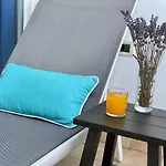 Toni *